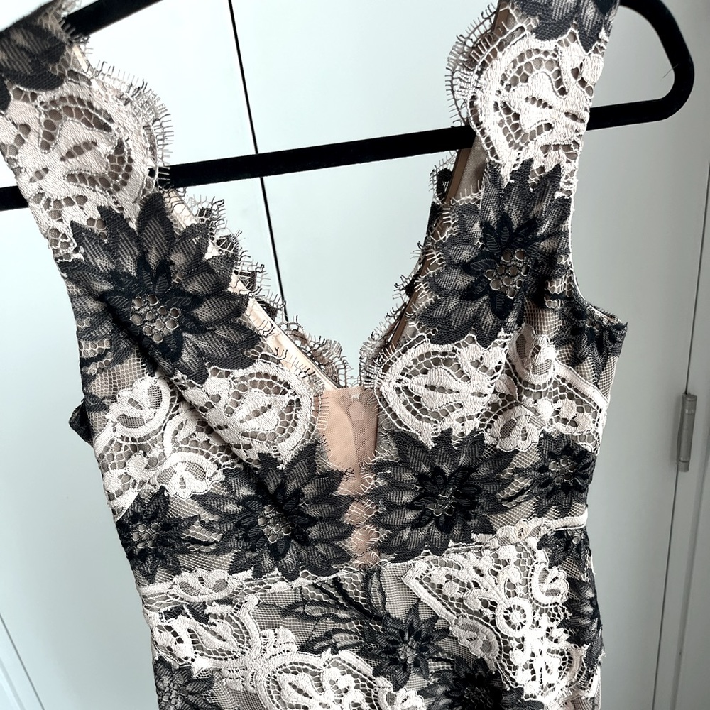 Beautiful Lace BCBG dress, perfect condition, mini!